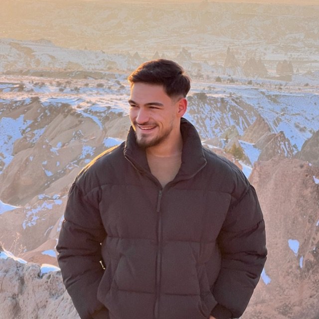 I am Fehmi Efe Bilgin, a Storyteller with Light.